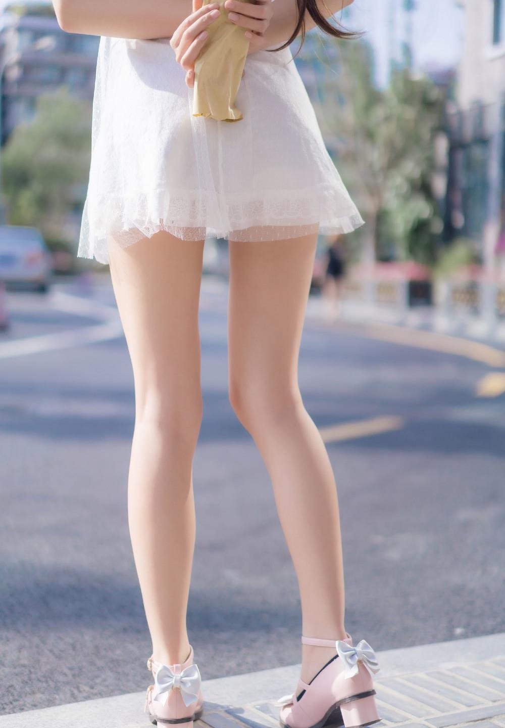 ���м���У԰��ɫ�ȷ�Ӱ��