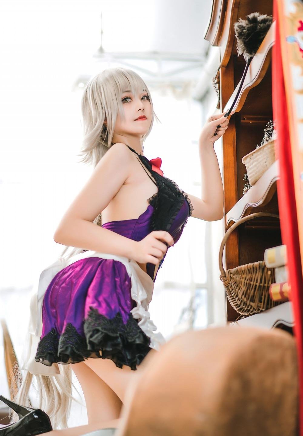 ��Ů��¶˫���������