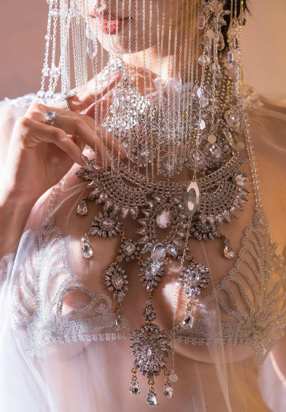 �崿ѧ���ڽ��ұ�C�д����ȷ�Ӱ��